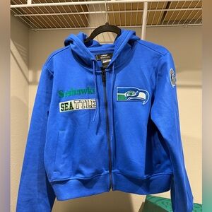 Retro woman’s cropped throwback Hawks hoodie size S or 4-6.